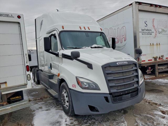  Salvage Freightliner Cascadia 1