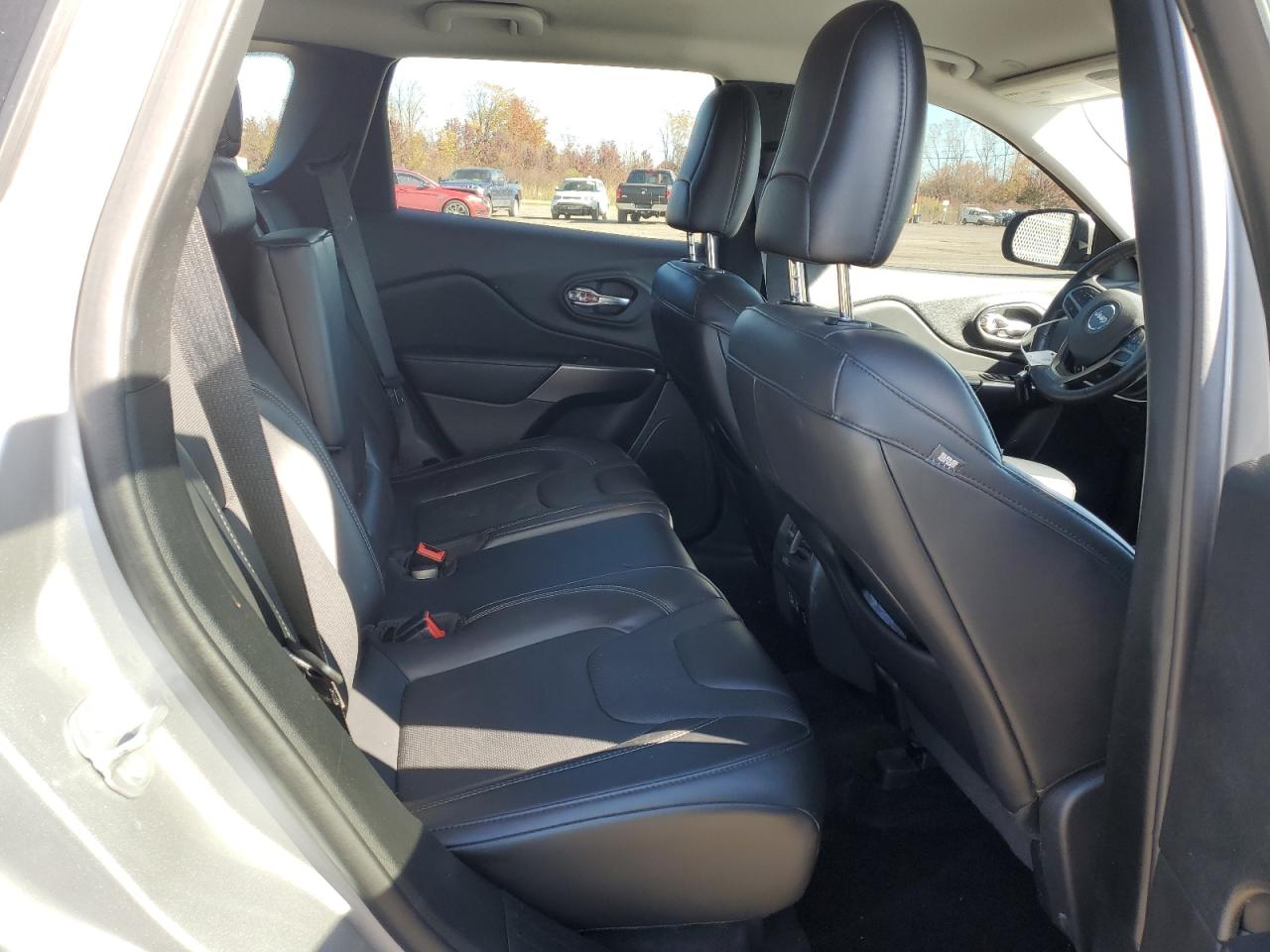 Jeep Grand Cherokee Latitude Lux Image 13