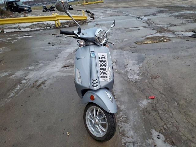 Vespa Scooter 50 Image 2