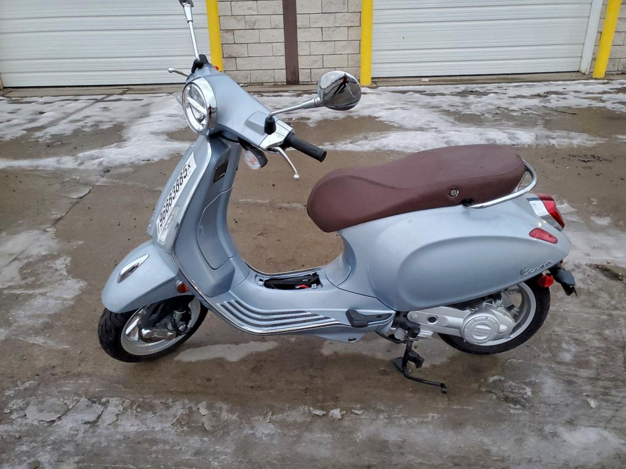 Vespa Scooter 50 Image 4