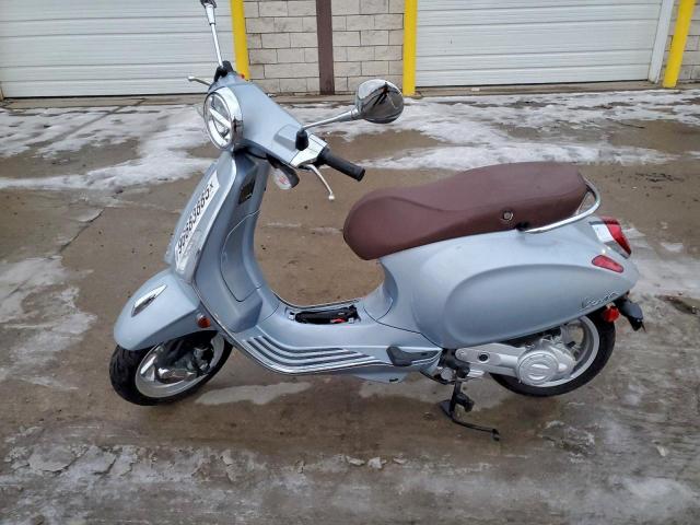 Vespa Scooter 50 Image 4