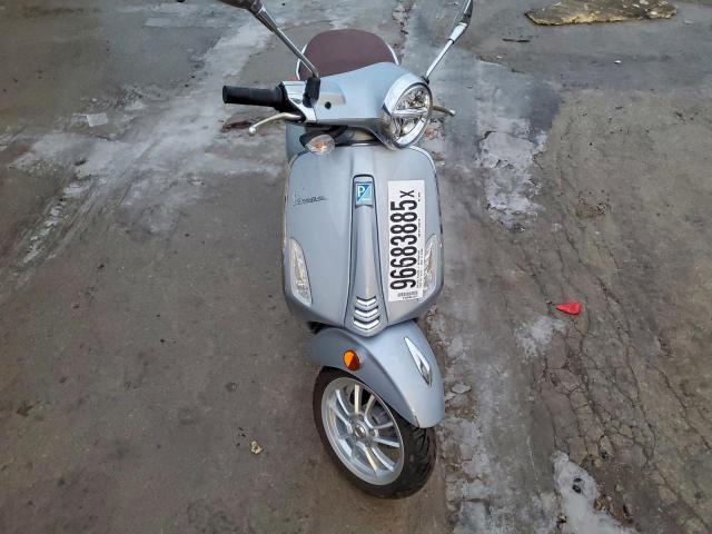 Vespa Scooter 50 Image 6