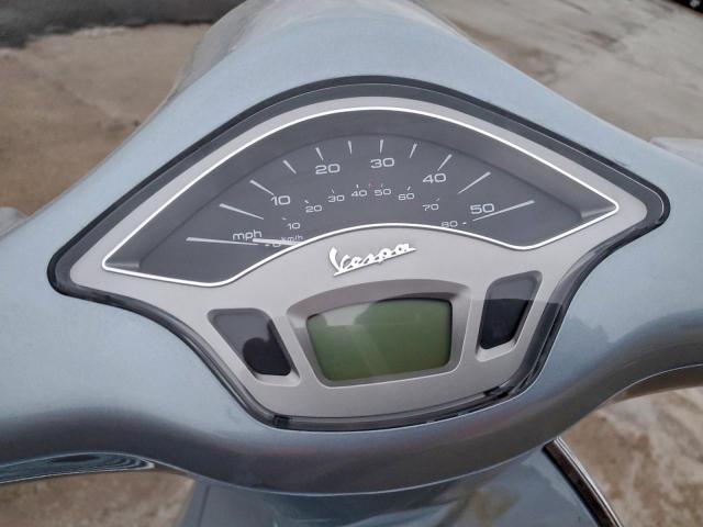 Vespa Scooter 50 Image 5