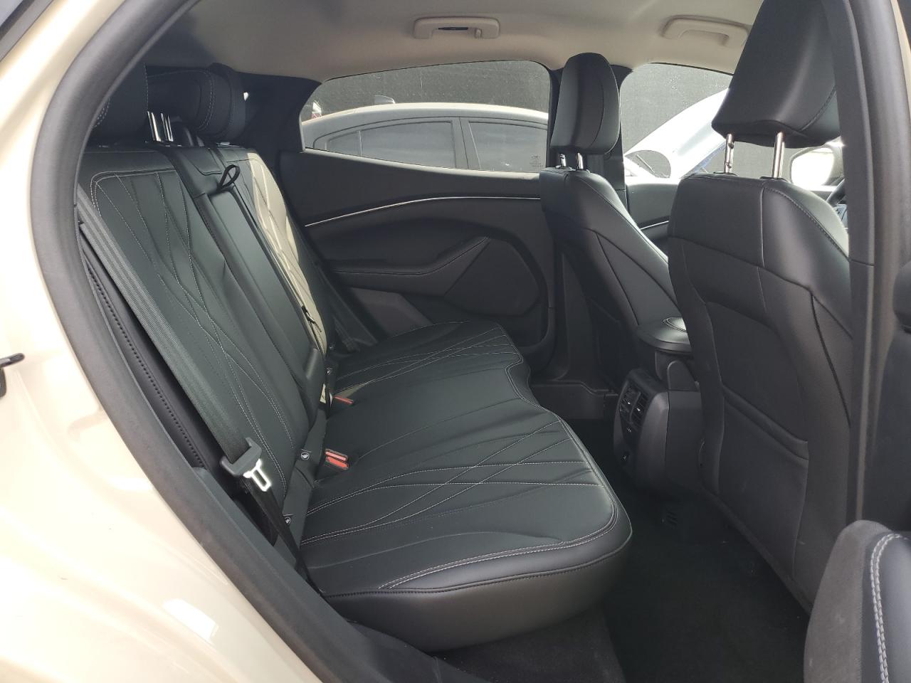 Ford Mustang Select Image 10