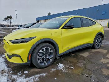  Salvage Ford Mustang