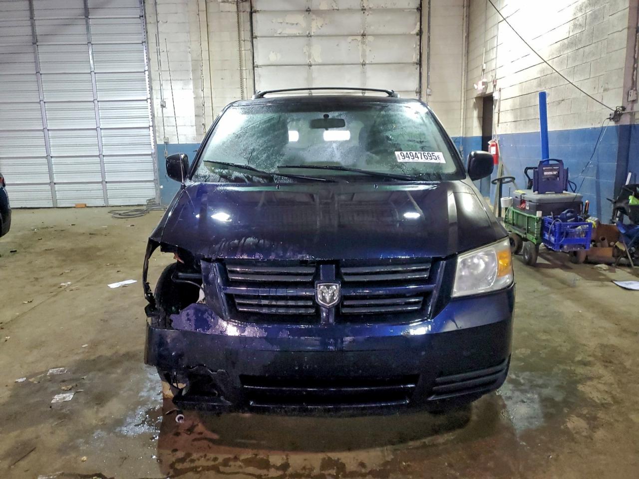 Dodge Caravan Hero Image 3