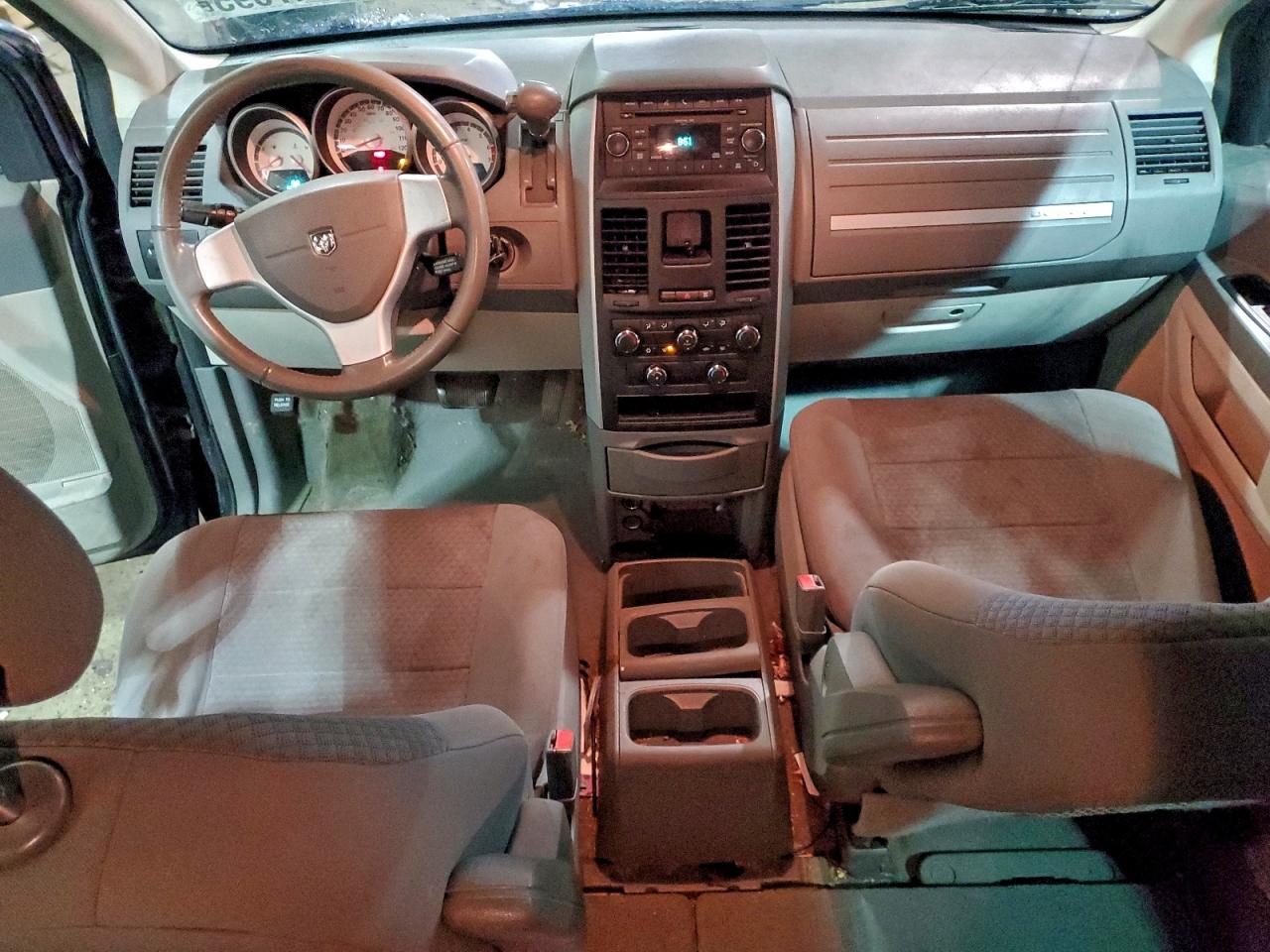 Dodge Caravan Hero Image 12