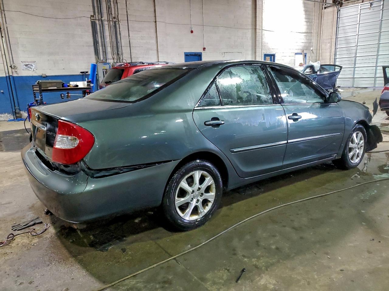 Toyota Camry Le Image 5