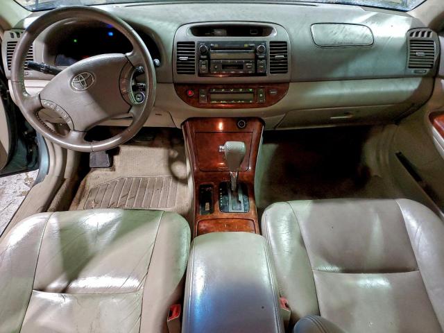 Toyota Camry Le Image 6