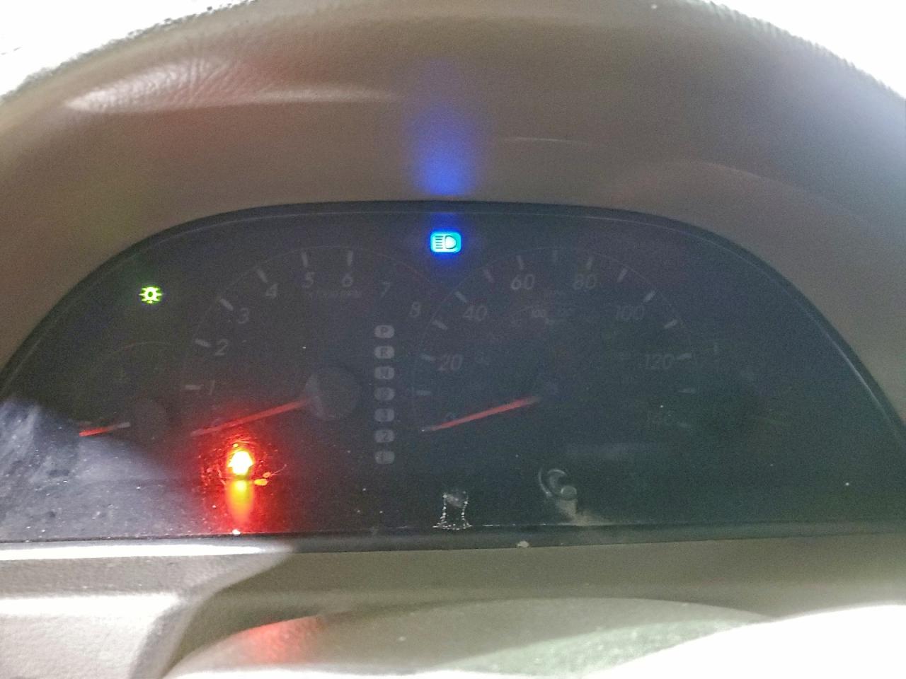 Toyota Camry Le Image 10