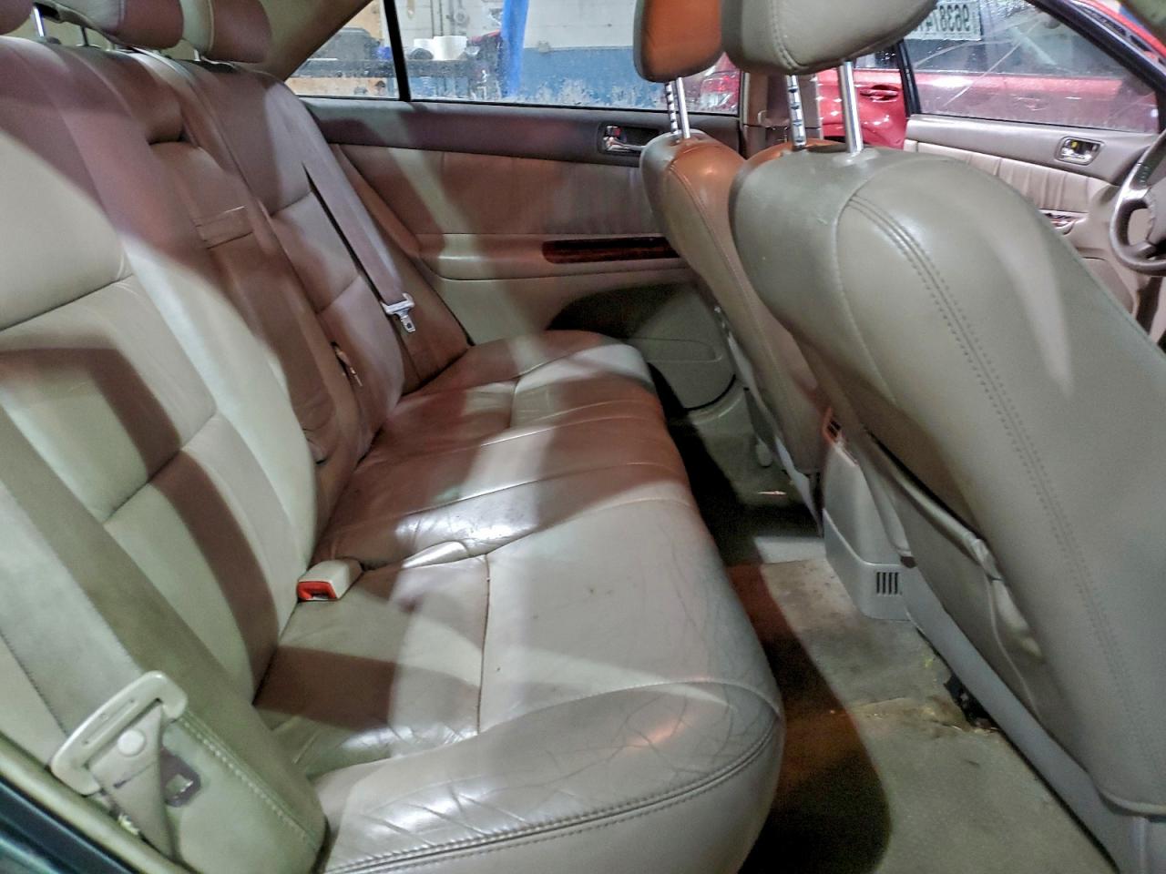 Toyota Camry Le Image 4