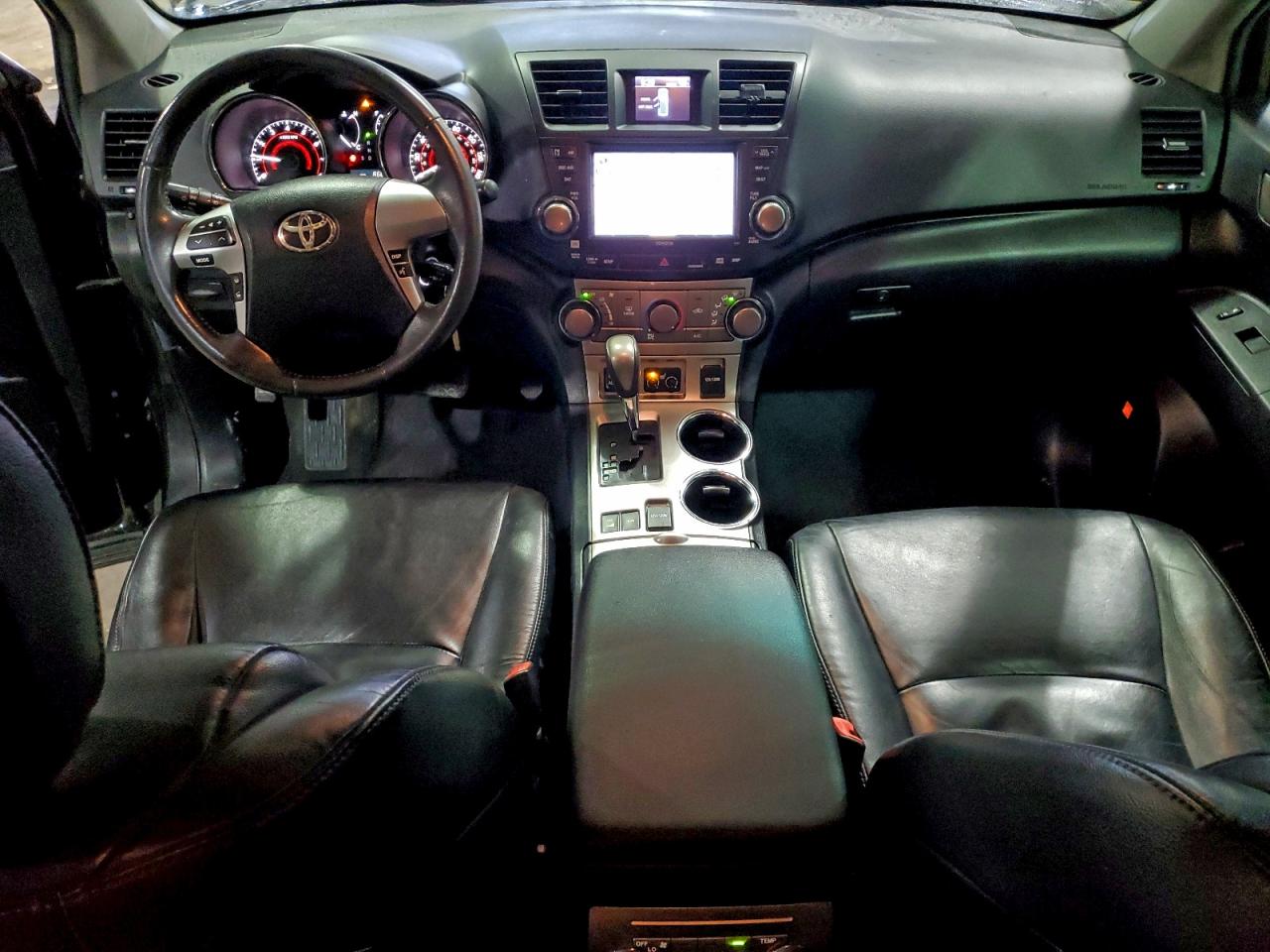Toyota Highlander Base Image 2