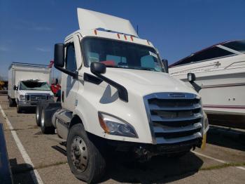  Salvage Freightliner Cascadia 1