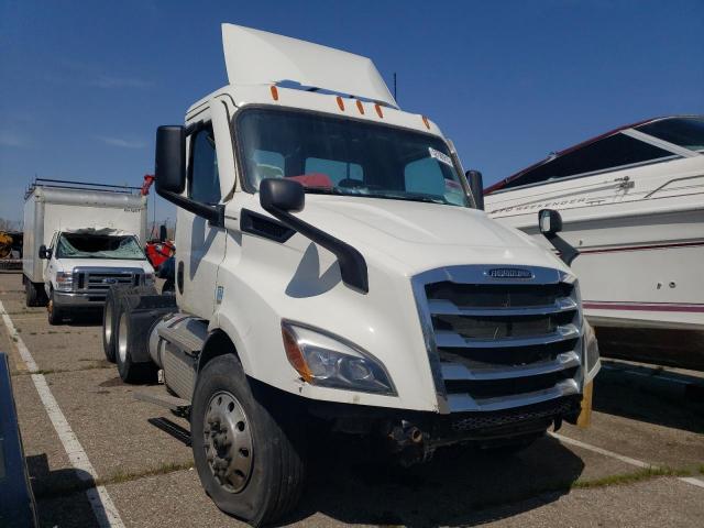  Salvage Freightliner Cascadia 1