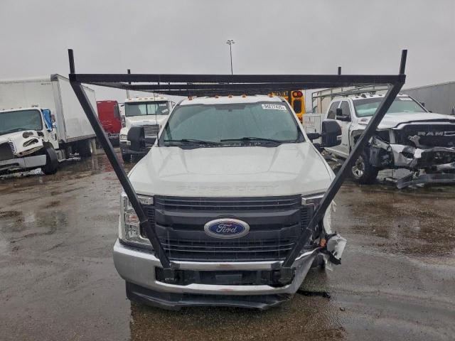 Ford F-350 Super Duty Image 3