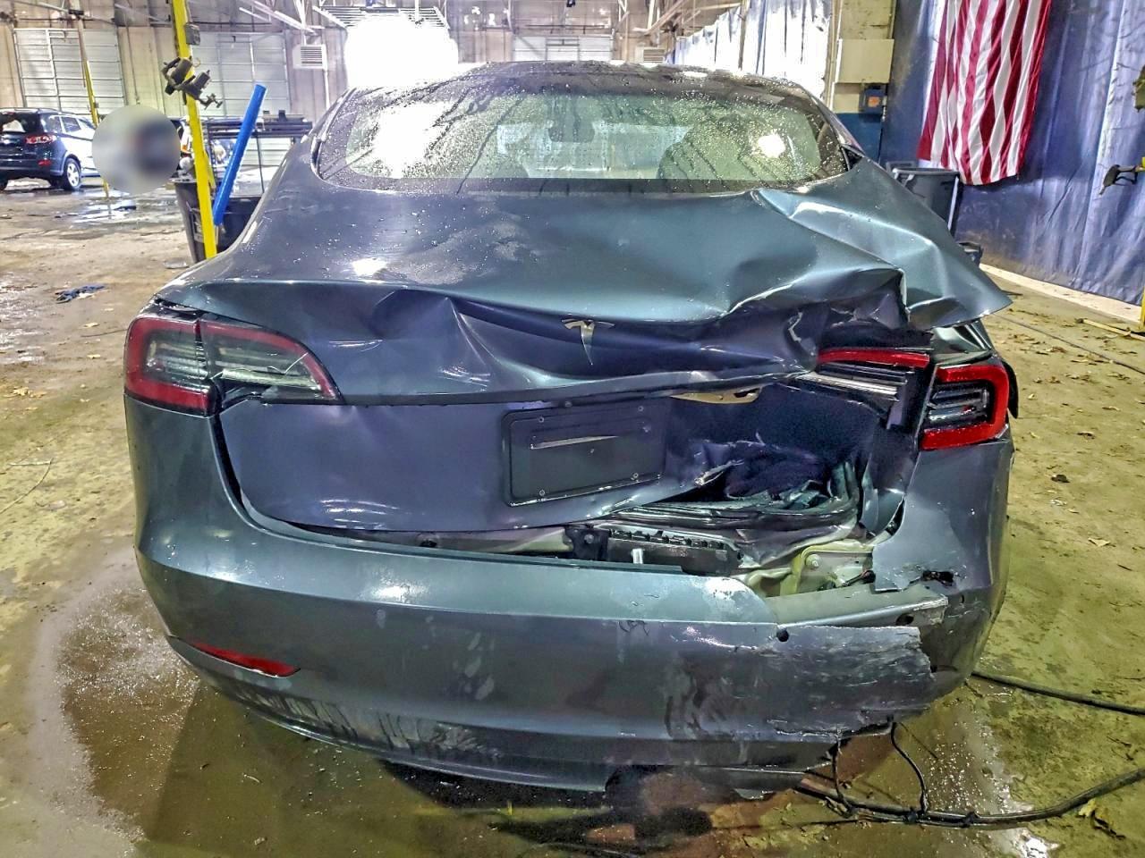 Tesla Model 3 Image 6
