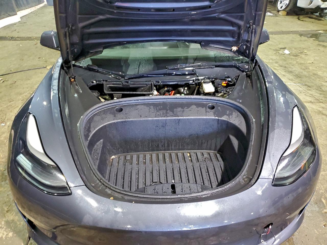 Tesla Model 3 Image 11