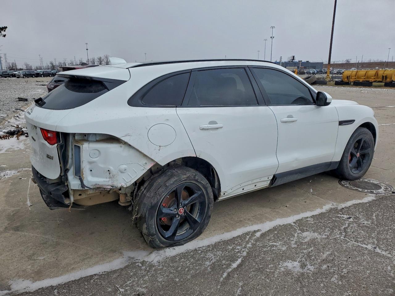 Jaguar F-PACE Prestige Image 13