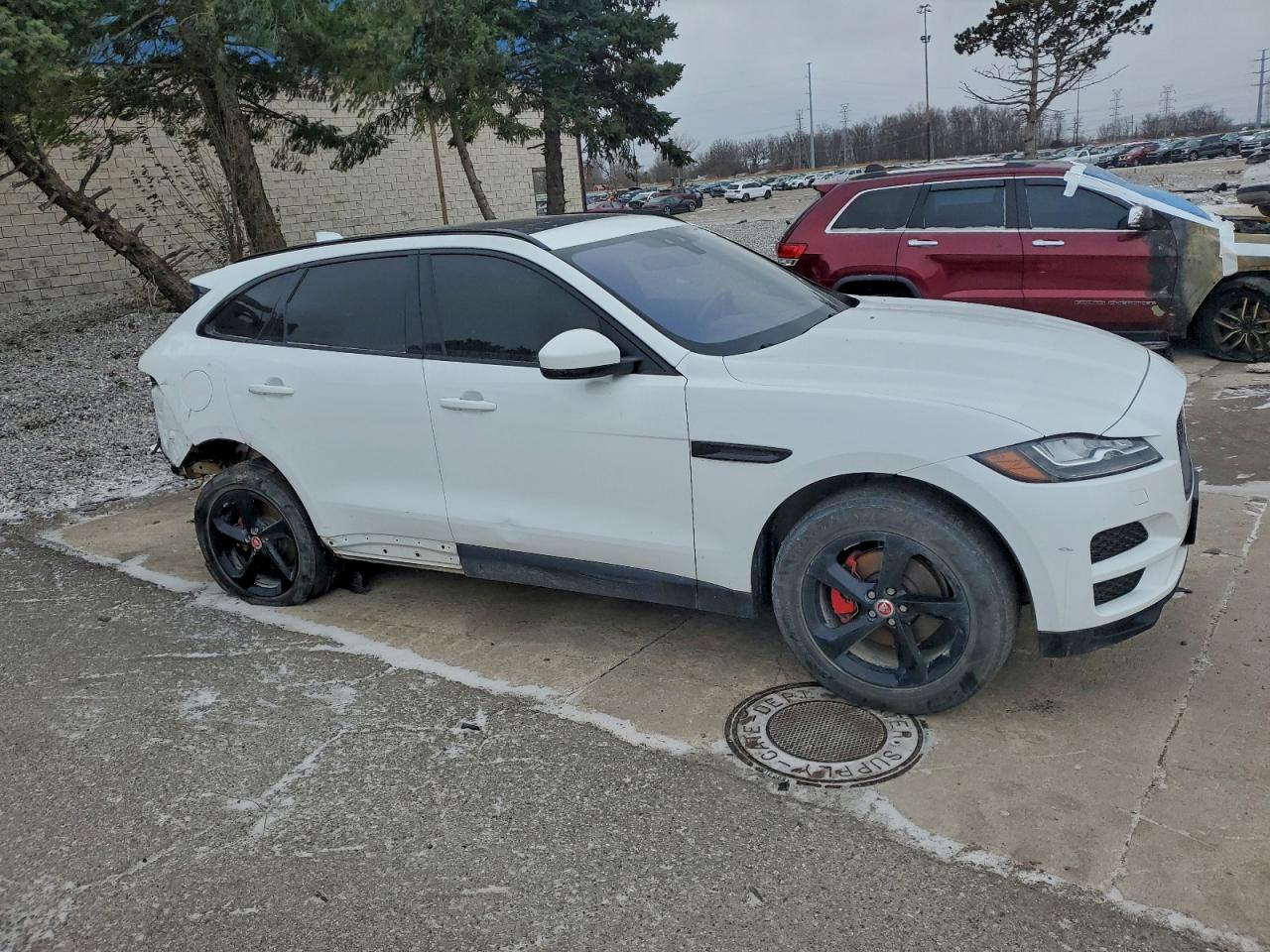 Jaguar F-PACE Prestige Image 10
