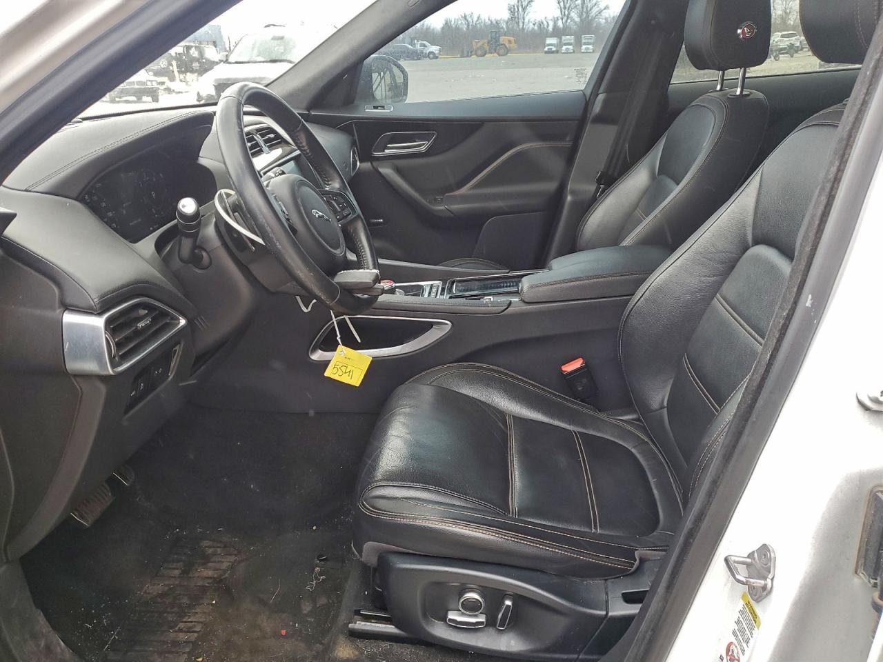 Jaguar F-PACE Prestige Image 11