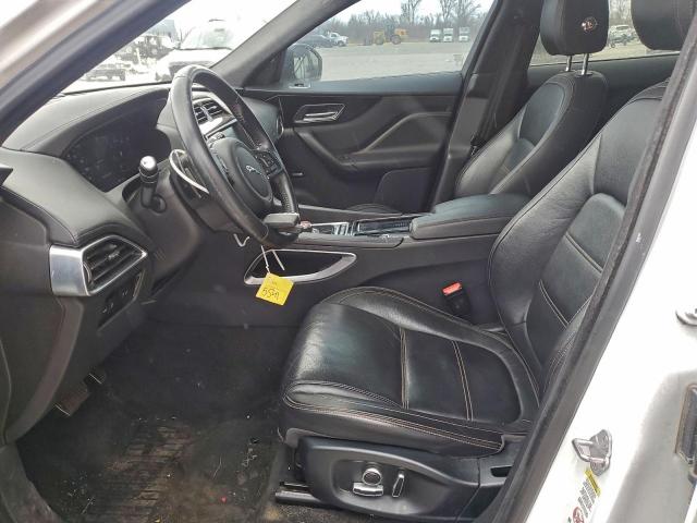 Jaguar F-PACE Prestige Image 11