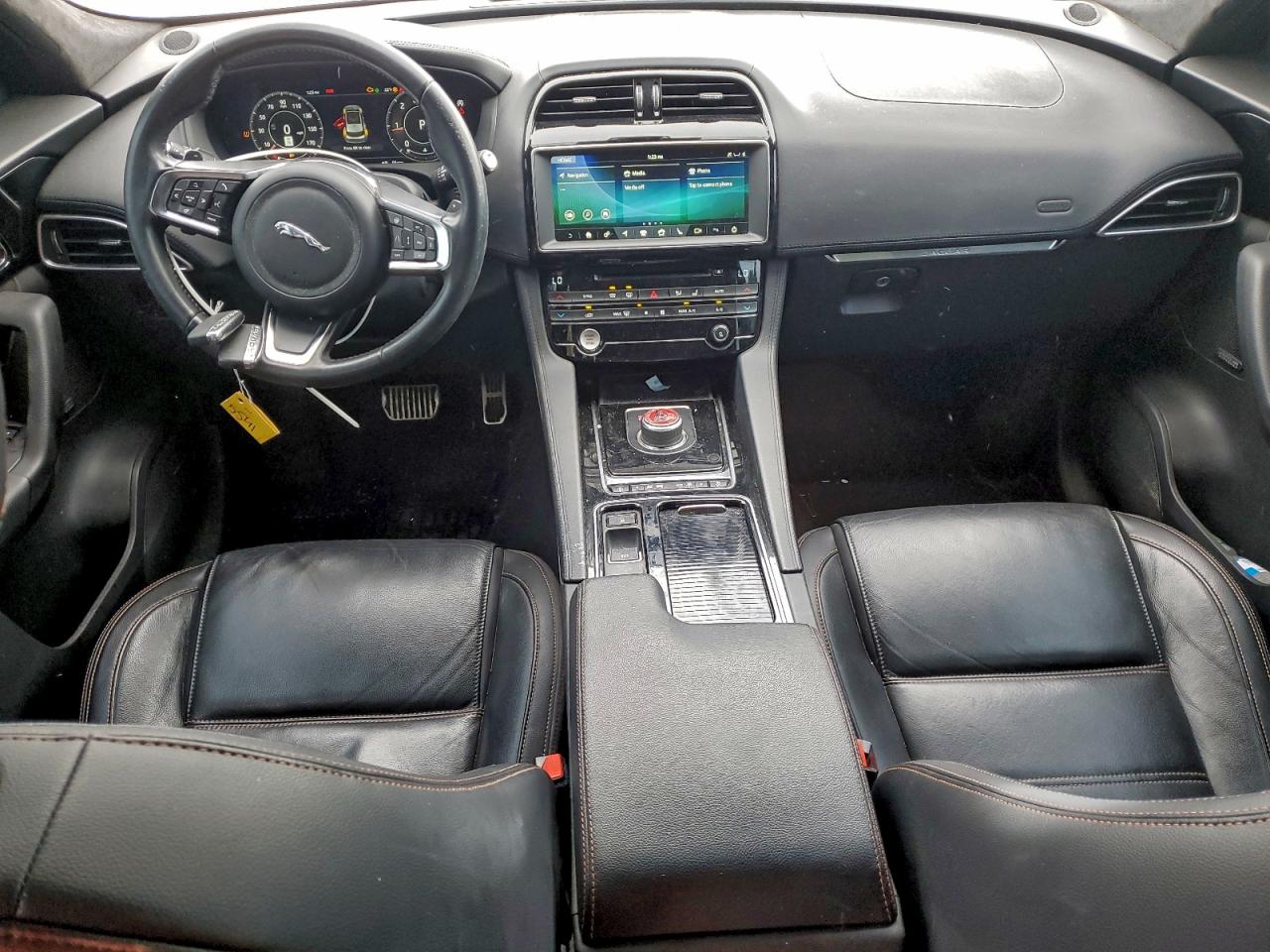 Jaguar F-PACE Prestige Image 4