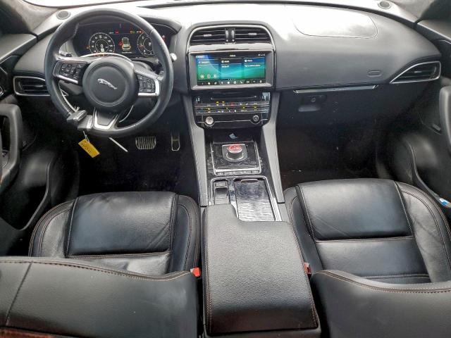 Jaguar F-PACE Prestige Image 4