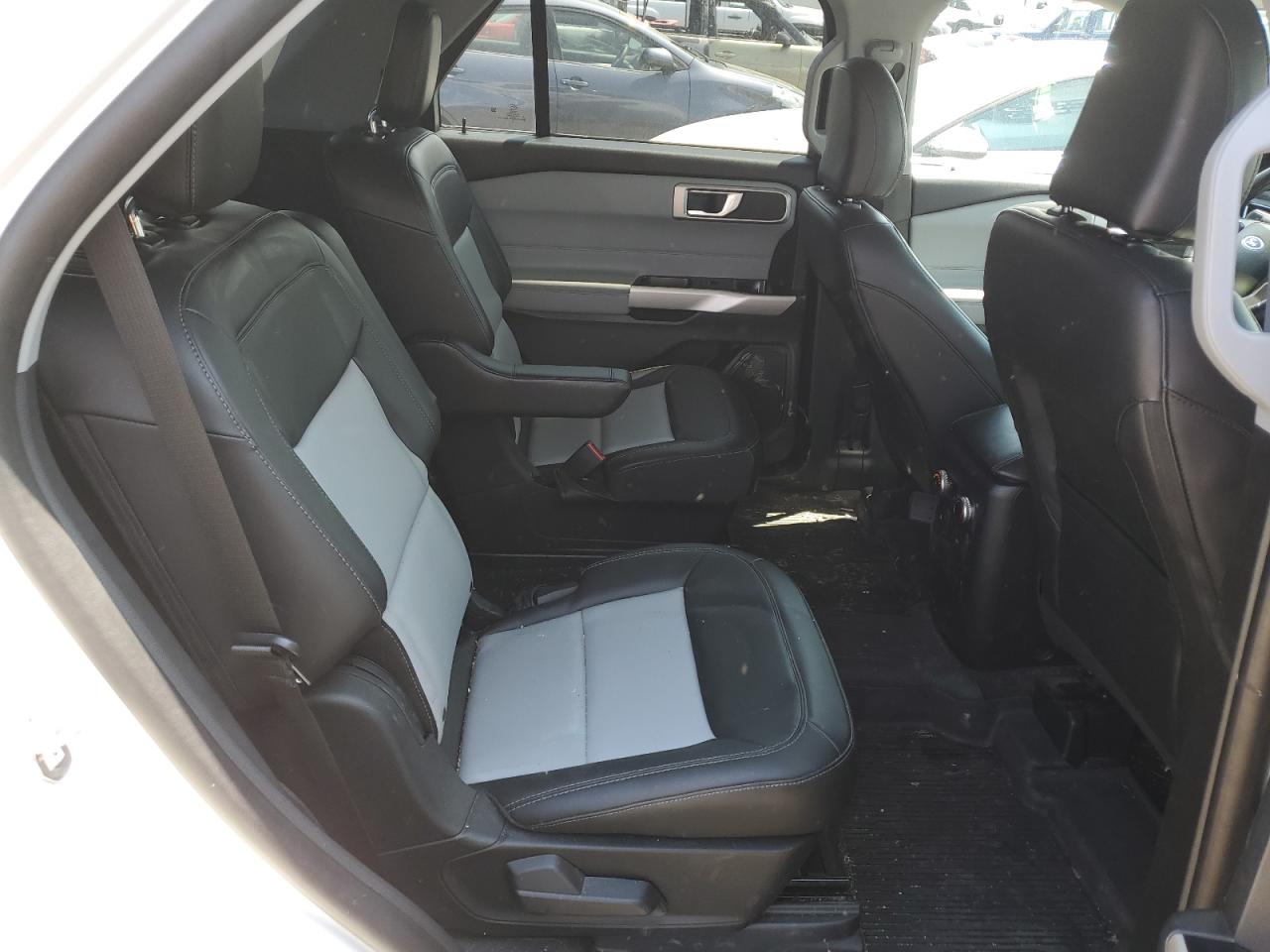 Ford Explorer Xlt Image 8