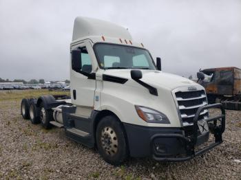  Salvage Freightliner Cascadia 1