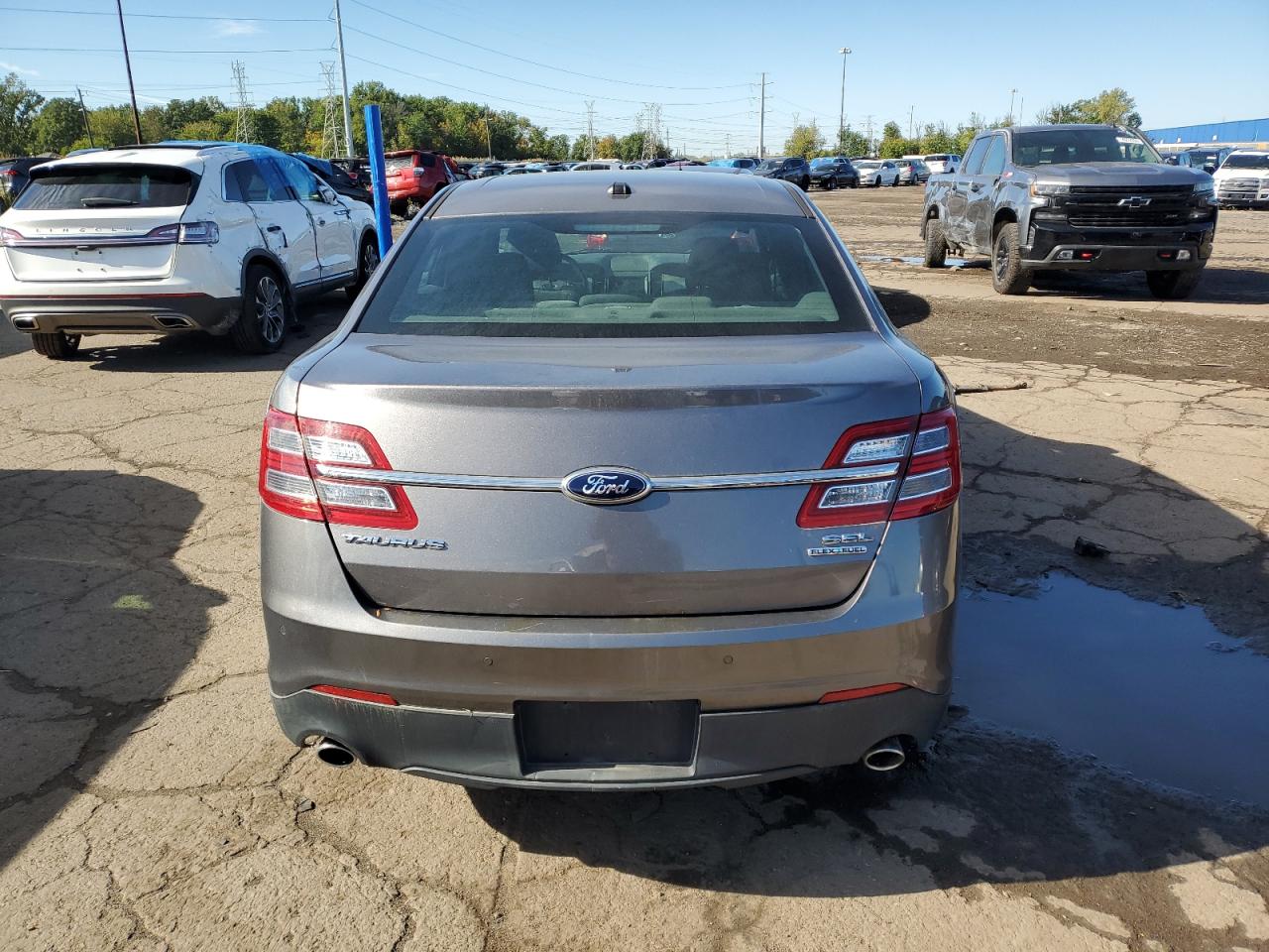 Ford Taurus Sel Image 10