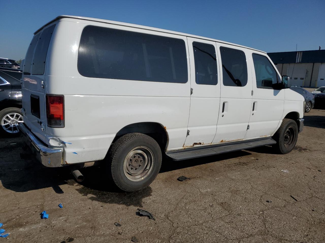 Ford Econoline E350 Super Duty Wagon Image 8