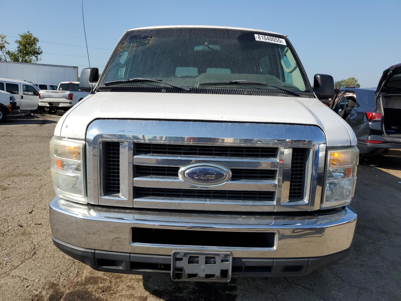 Ford Econoline E350 Super Duty Wagon Image 10