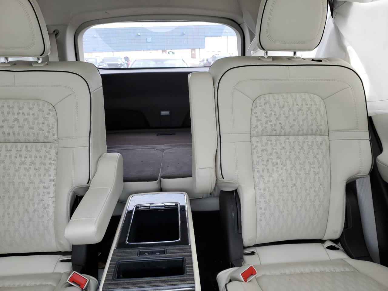 Lincoln Aviator Black Label Image 7