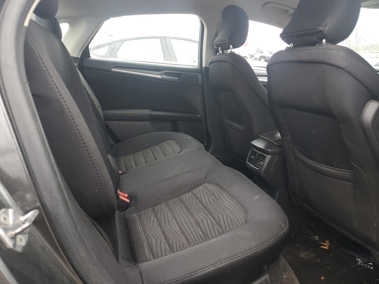 Ford Fusion Se Image 7