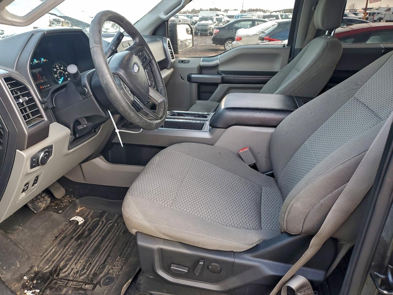 Ford F-150 Supercrew Image 7