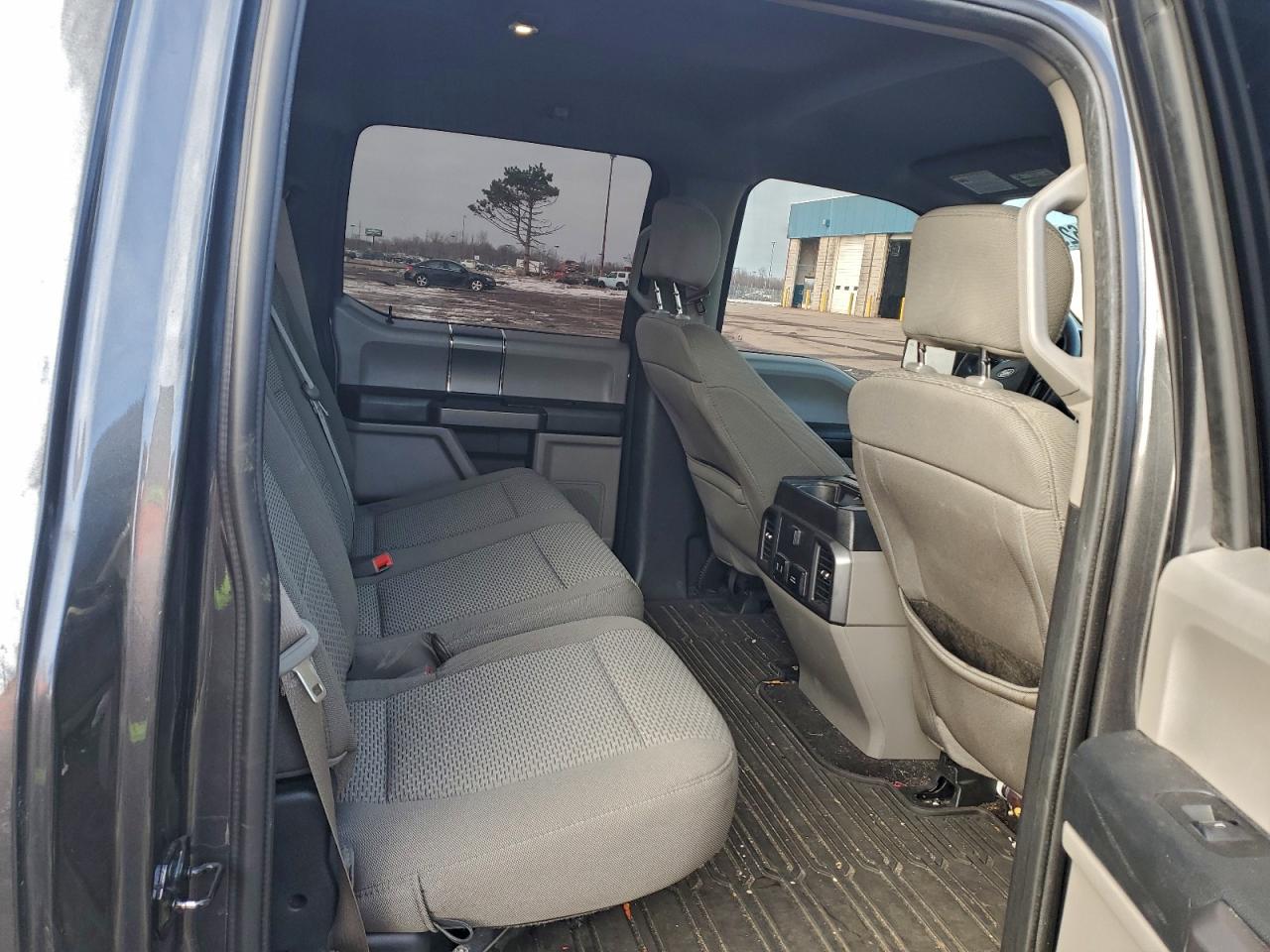 Ford F-150 Supercrew Image 8