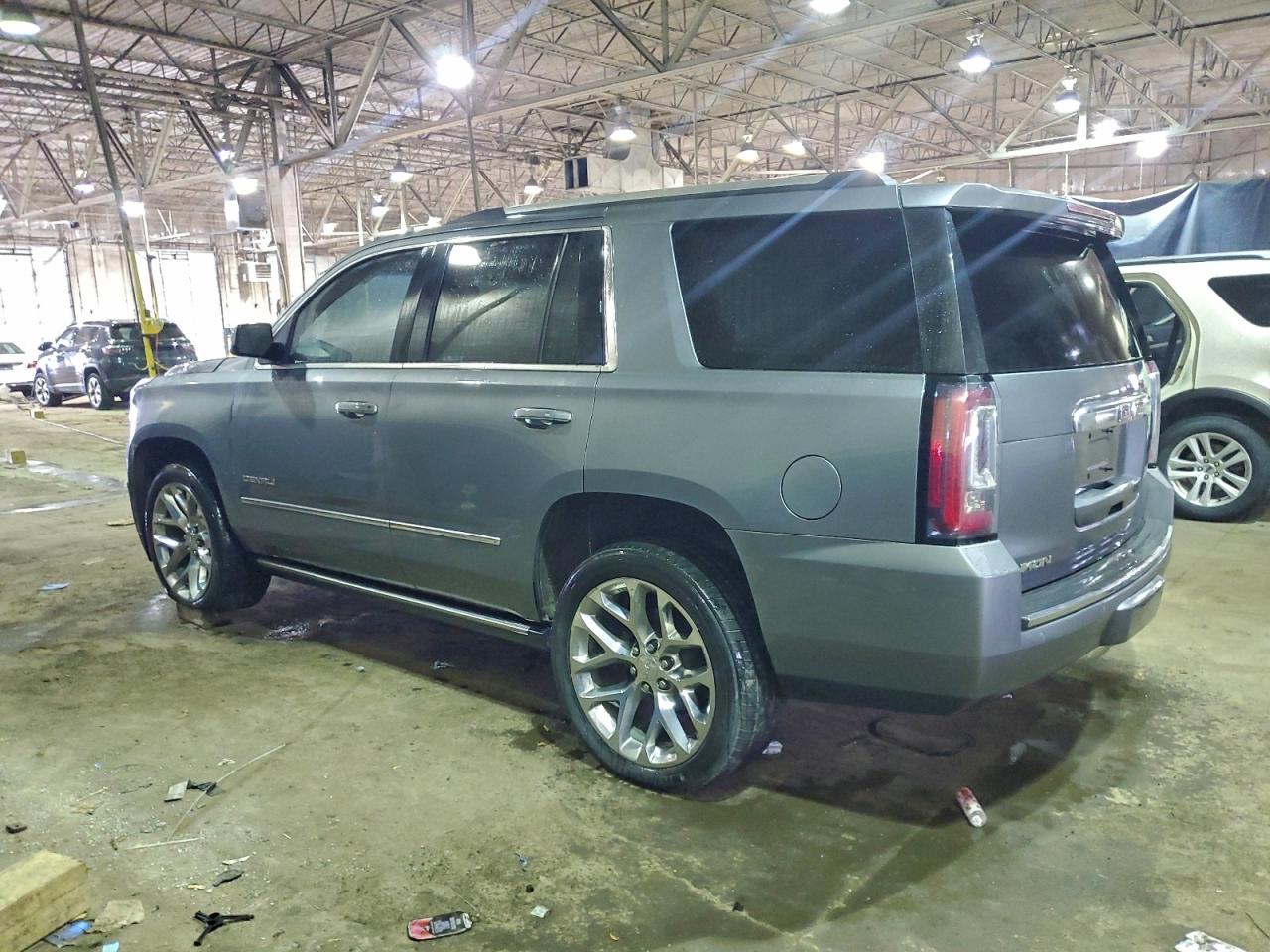 GMC Yukon Denali Image 13