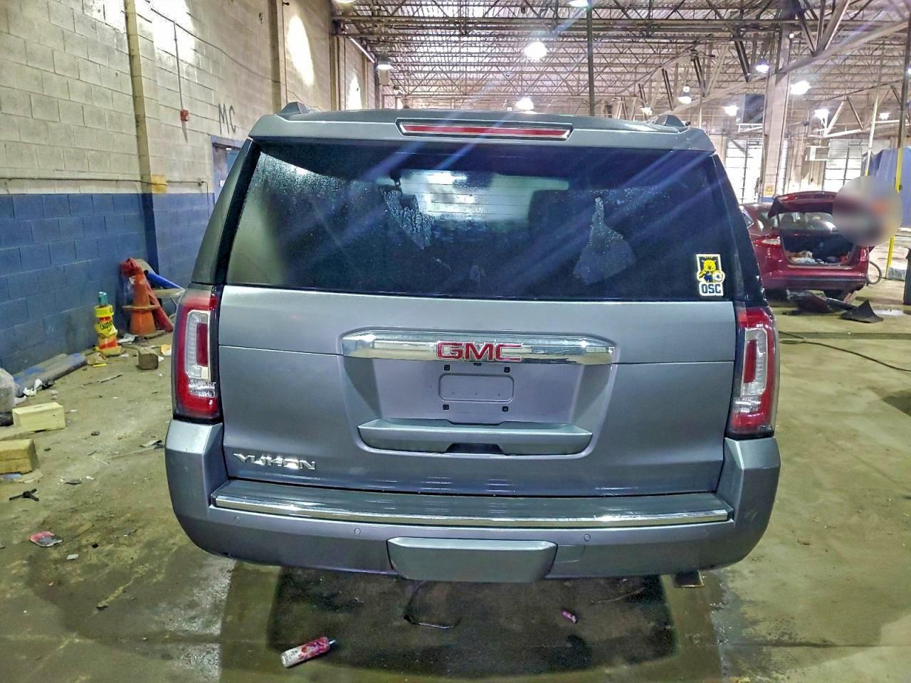 GMC Yukon Denali Image 2