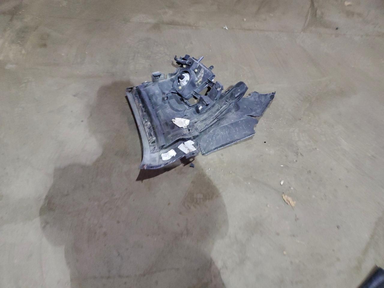 GMC Yukon Denali Image 6