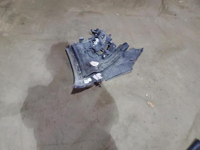 GMC Yukon Denali Image 6