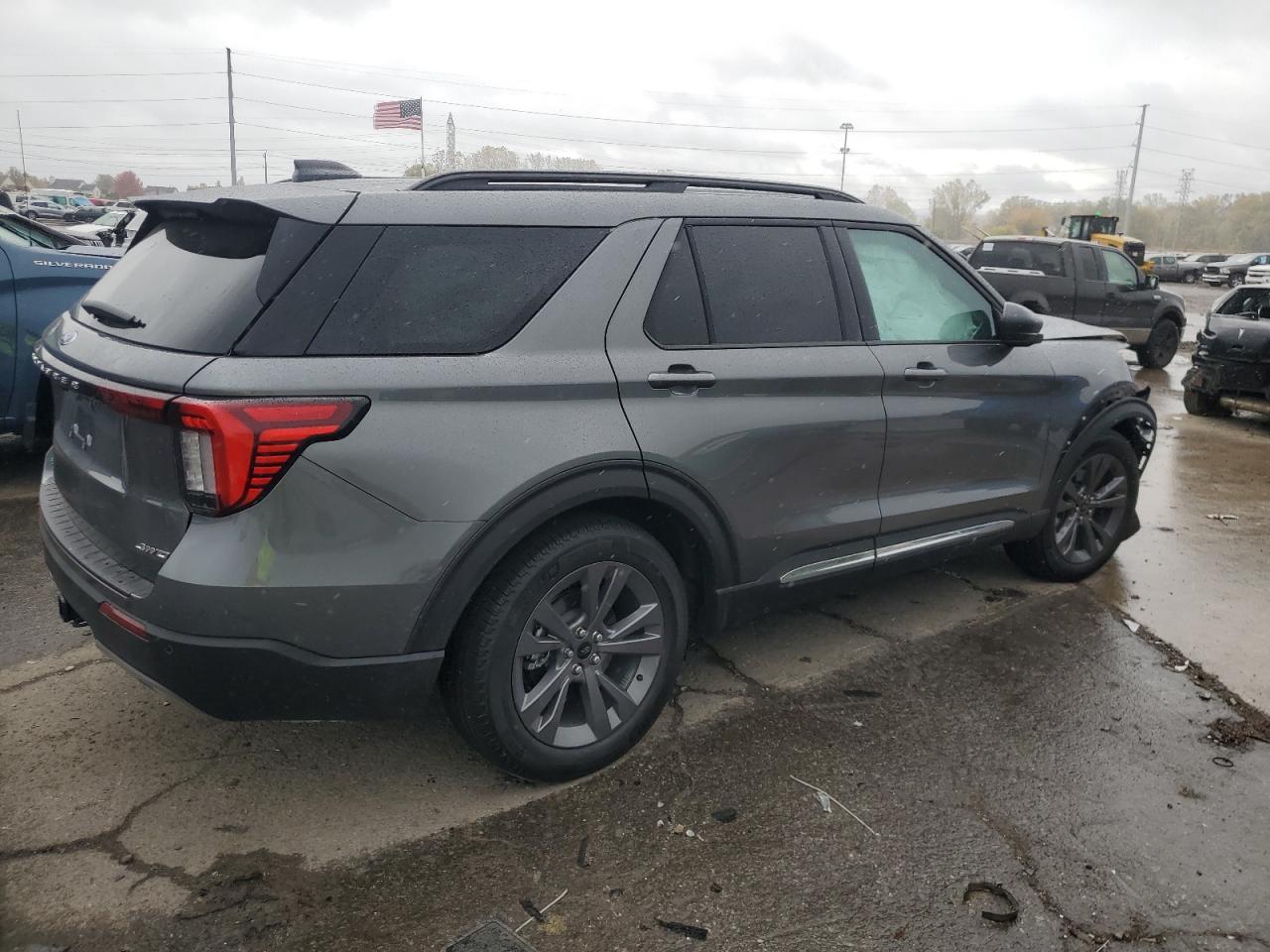 Ford Explorer Active Image 2