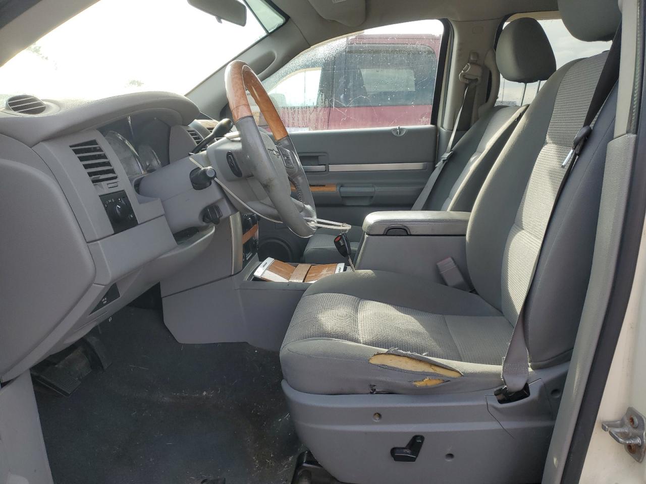 Chrysler Aspen Limited Image 2