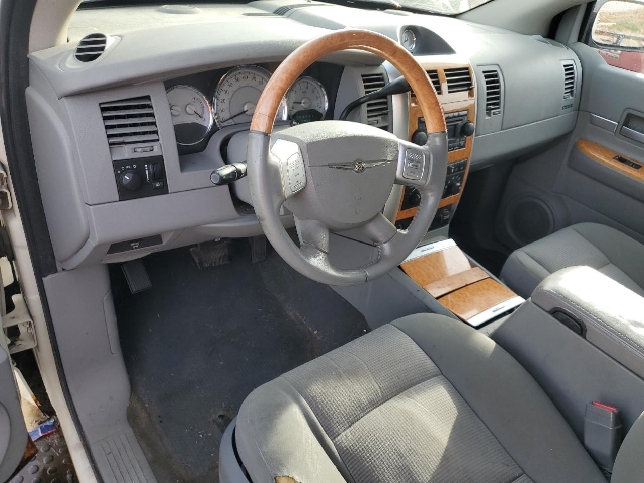 Chrysler Aspen Limited Image 9