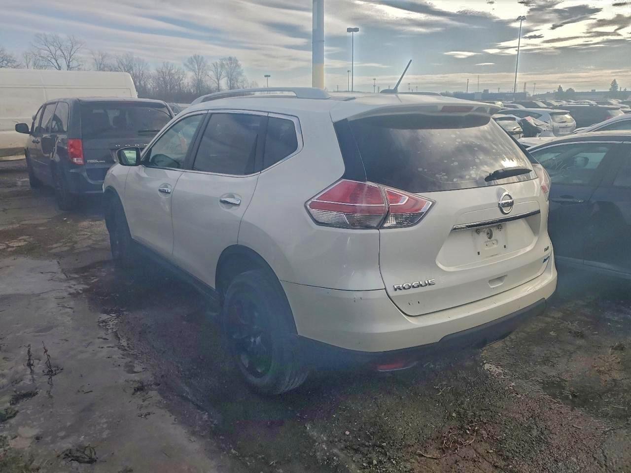 Nissan Rogue S Image 4