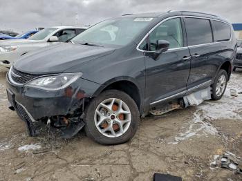  Salvage Chrysler Pacifica