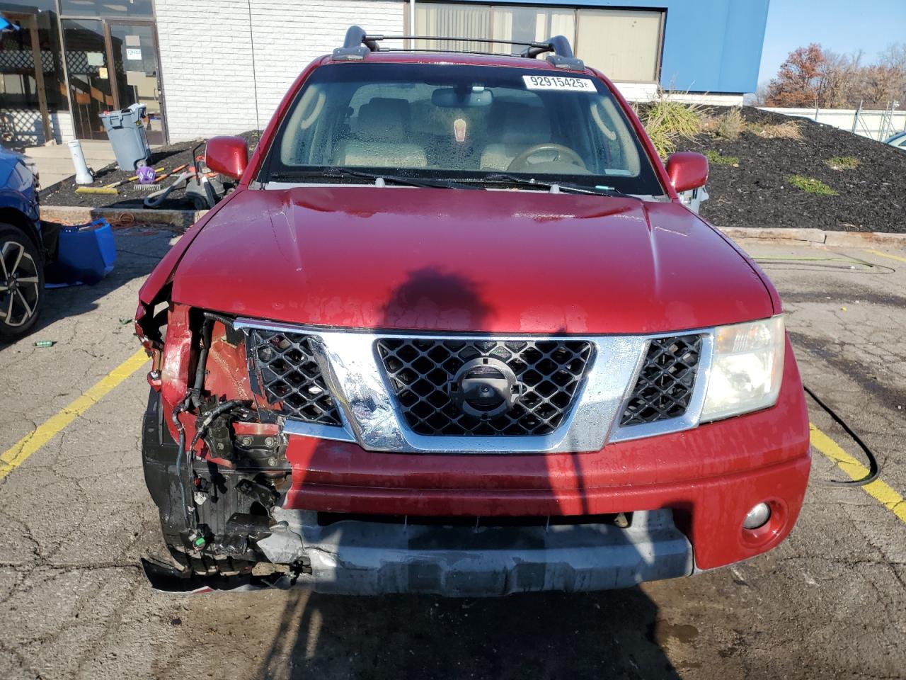 Nissan Frontier Crew Cab Le Image 2
