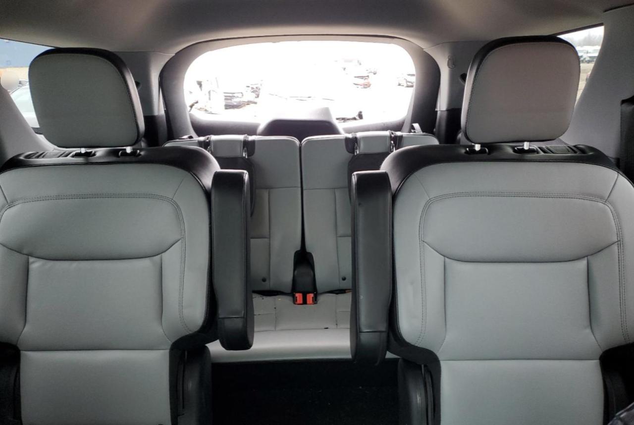 Ford Explorer Xlt Image 11