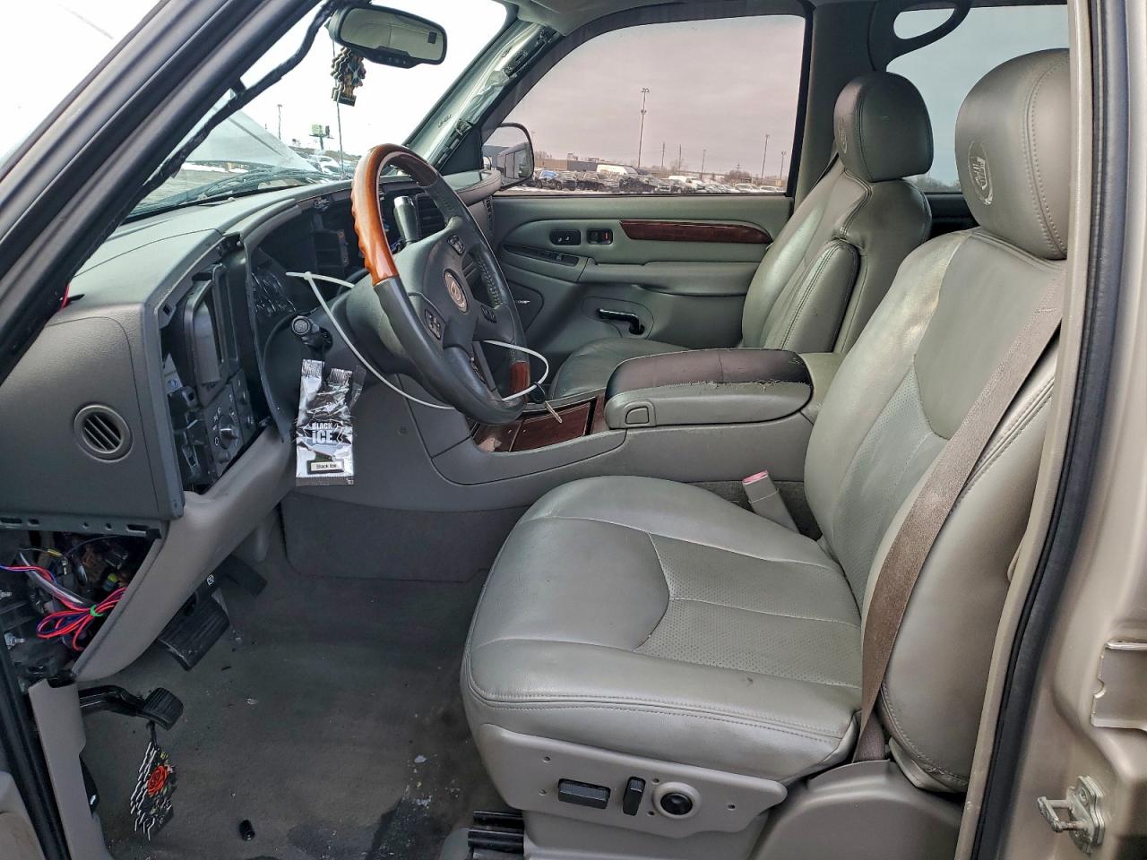 Cadillac Escalade Ext Image 10