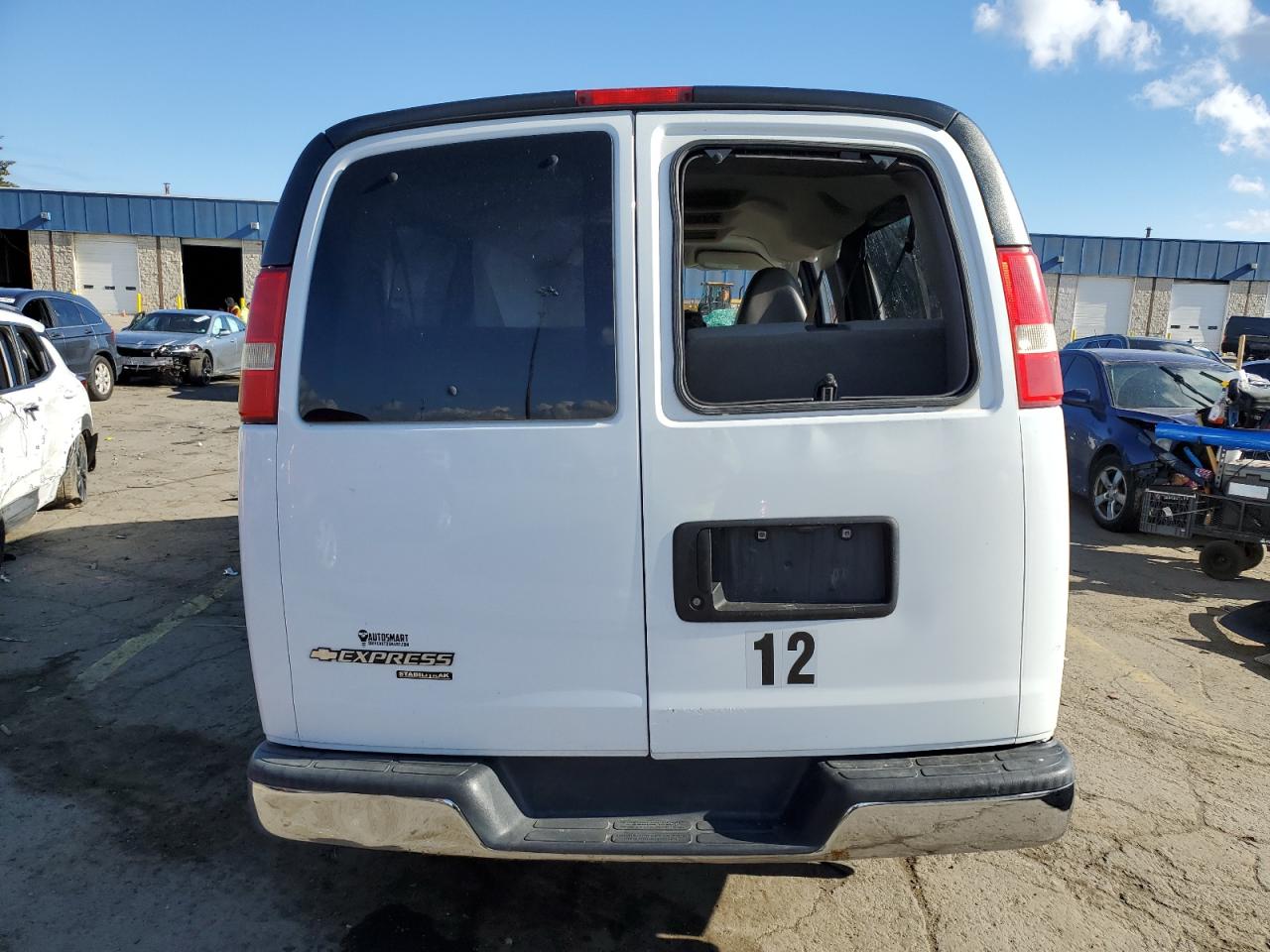 Chevrolet Express Lt Image 7