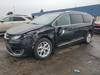  Salvage Chrysler Pacifica